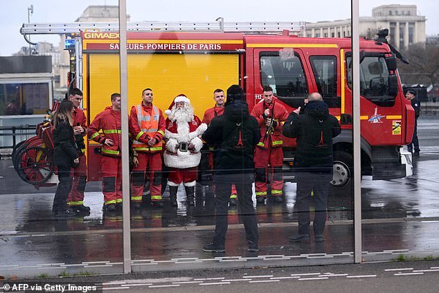 Pre-Christmas Horror As Eiffel Tower Blaze Forces Mass Evacuation of Over 1200 Visitors