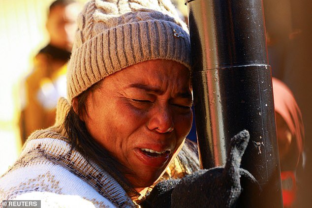 Migrants Break Down in Tears as Trump SHUTS Down Border Entry Minutes After Taking Office