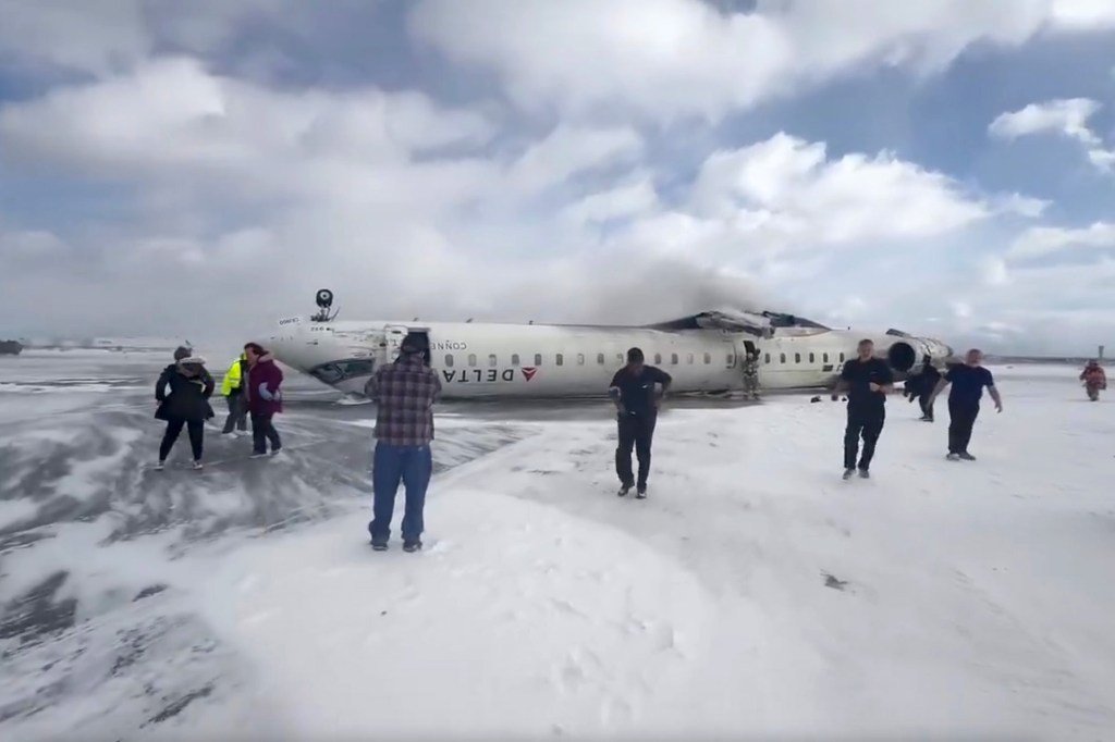 Delta Airlines CRASHES At Toronto Pearson International Airport