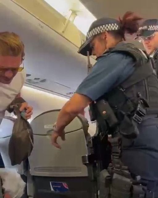 THERE WAS A MAN SCREAMING AND HITTING THINGS ON OUR FLIGHT—BUT THE POLICE TEAM SAVED US ON TIME