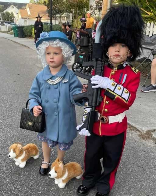MY KIDS DRESSED UP FOR A LOCAL PARADE DURING OUR ENGLAND TRIP—BUT ONE WOMAN’S REACTION STOPPED ME COLD