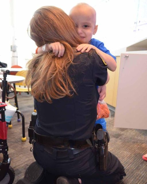 SHE SHOWED UP IN UNIFORM—BUT I KNEW THIS HUG MEANT MORE THAN JUST A VISIT