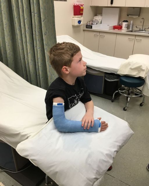 THIS IS THE BOY WHO SAVED MY DAUGHTER FROM A CAR ACCIDENT—AND I ONLY FOUND OUT WHEN I SAW HIS CAST