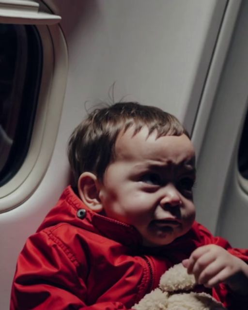 THE BABY STARTED SCREAMING MID-FLIGHT—BUT IT WASN’T JUST CRYING THAT HAD EVERYONE TURNING AROUND