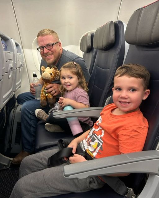 He Said He Was Their Uncle—But Something Felt Off the Moment We Took Off
