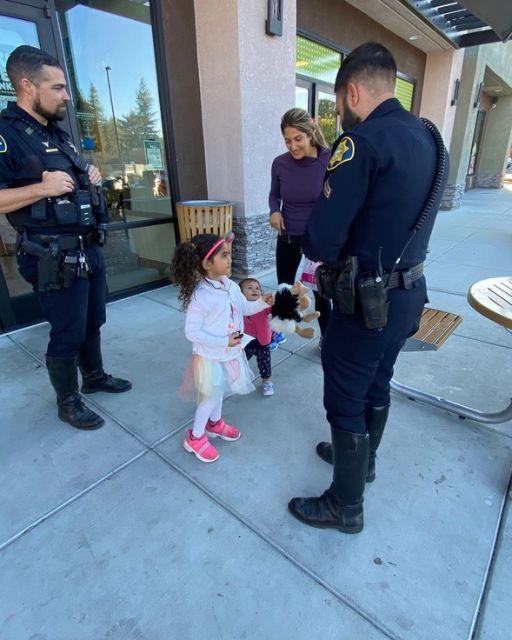 My Daughter Called The Police From Outside The Coffee Shop—And I Had No Idea Why