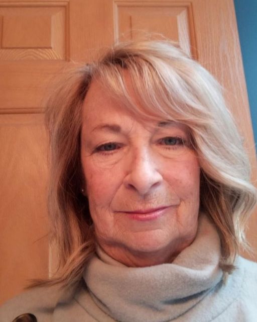 My Aunt Kept Quiet At Family Dinners—Until Last Thanksgiving, When She Stood Up With A Box