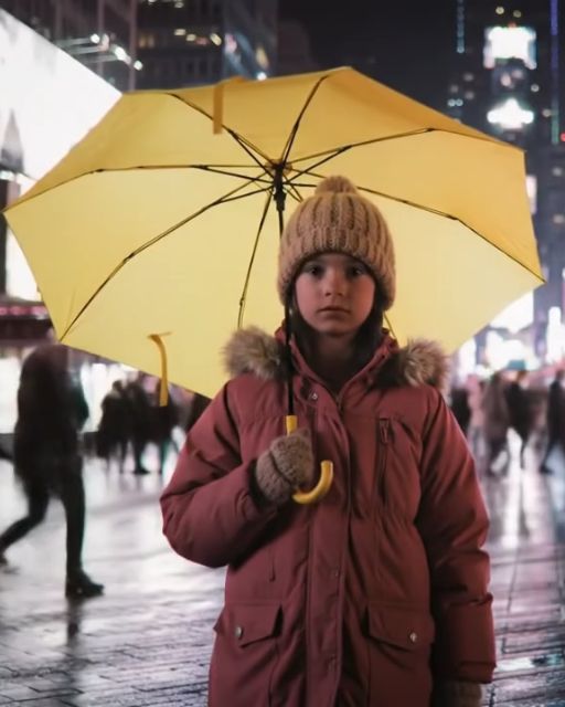 High School Sweethearts Planned To Meet In Times Square 10 Years Later – Instead, A 10-Year-Old Girl Approached Him There