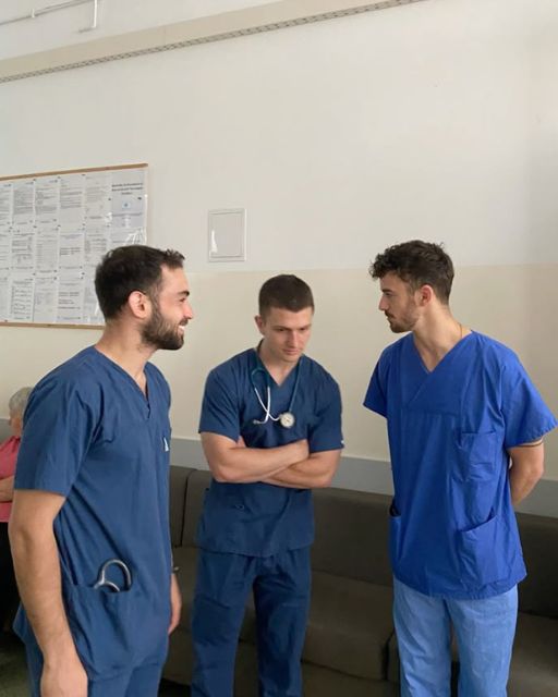 My Cousin Started Med School Abroad—But Two Of His “Classmates” Just Asked Me About Our Aunt’s Maiden Name