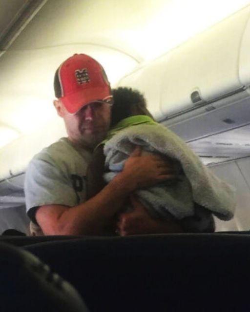 A Stranger on a Plane Did What Most People Wouldn’t. And Everyone Around Him Will Never Forget It.
