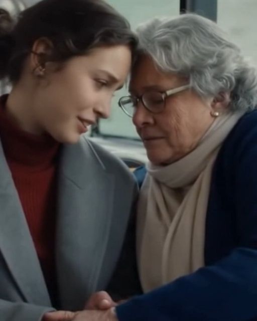 She Looked At My Hand, Then Whispered, โHeโs Lying To Youโ