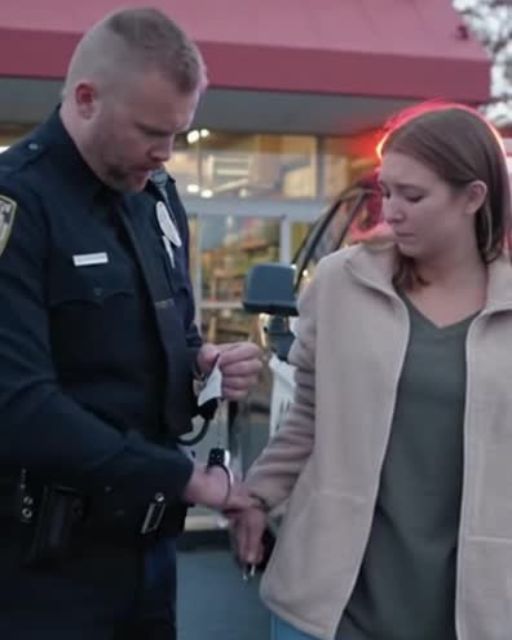 Cop Detains Woman for Shoplifting — the Receipt in Her Hand Says Otherwise