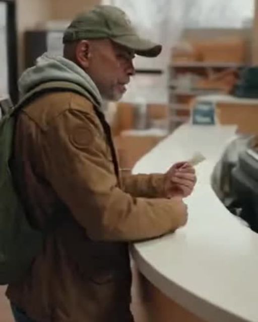 Veteran Gets Turned Away From Clinic—the Doctor Who Sees His File Runs After Him Sobbing