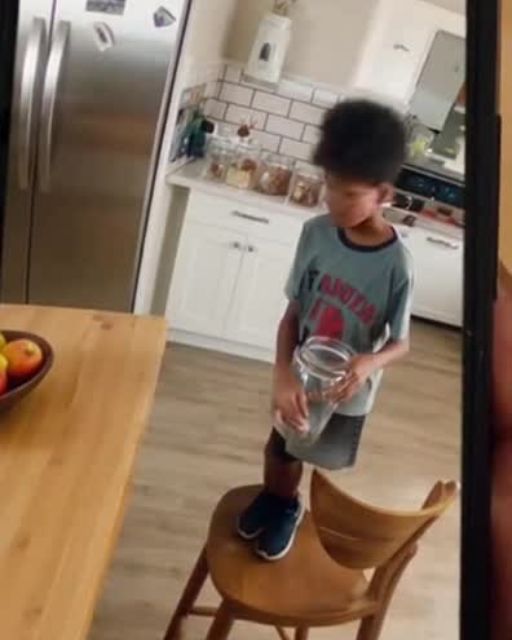 Aunt Accuses Teen Girl of “Stealing Food”—the Camera Shows Who Did and Her Face Said Everything