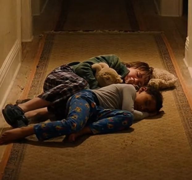 I Returned From My Trip to Find My Children Asleep in the Hallway — and When I Opened Their Bedroom Door, Everything Made Sense