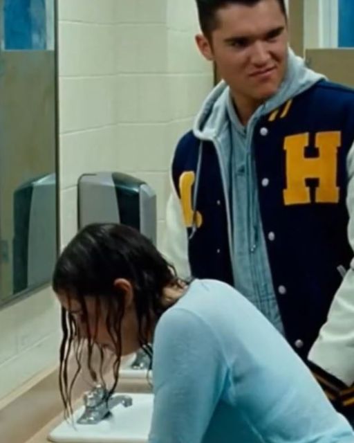 My Daughter Was Picked On By The Football Captain. They Didn’t Know Her Father Was A 4-star General Watching From The Shadows.