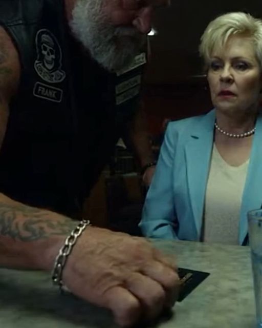 A Rude Customer Mocked A Biker Gang — Until The Leader Handed Her A Business Card