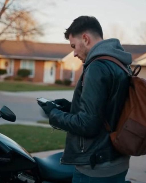 He Was Returning A Lost Phone—but The Last Message On It Made Him Commit A Crime