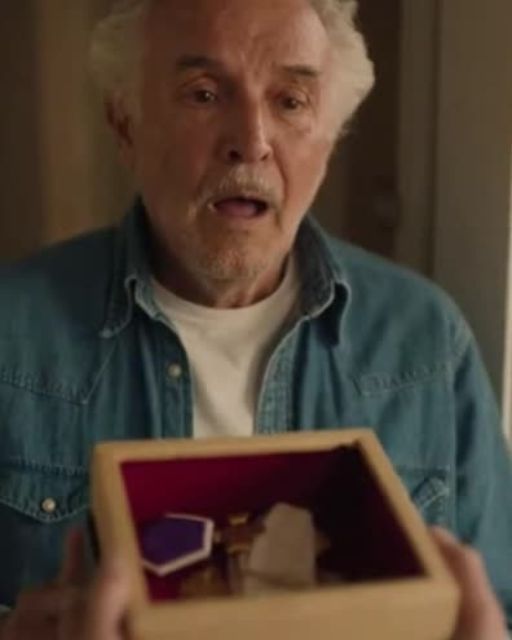 My Neighbor Found My Veteran Grandfather’s Medals—and His Reason For Keeping Them Is Sick