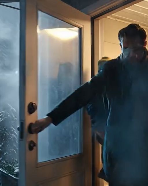 They Locked Us Out In A Minnesota Blizzardโthen My Phone Lit Up With A Name I Thought Was Gone Forever