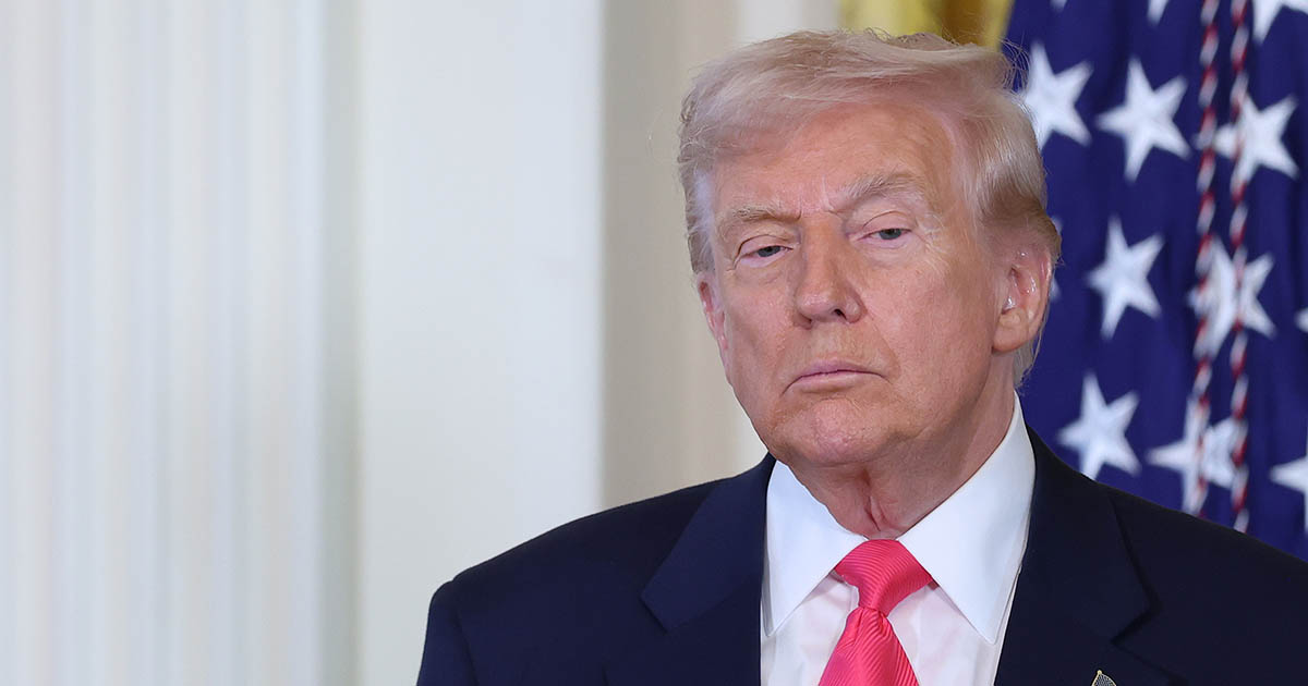 Trump Accused of Autopen Use for Pardons Amid Criticism of Biden