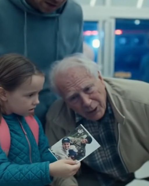 7-year-old Notices What No One Else Sees In Grocery Store Line — What She Whispers To The Cashier Saves A Life