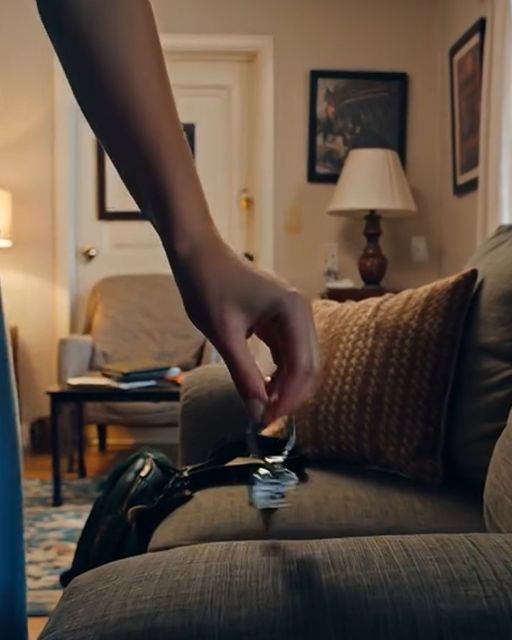 The Night A Stranger’s Keys Showed Up On My Couch And Quietly Flipped My Whole Life Upside Down