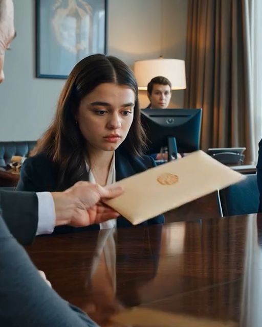 The Day My Parents Gave My Sister Fifteen Million Dollars And Told Me To “earn My Own” In Front Of A Room Full Of Strangers