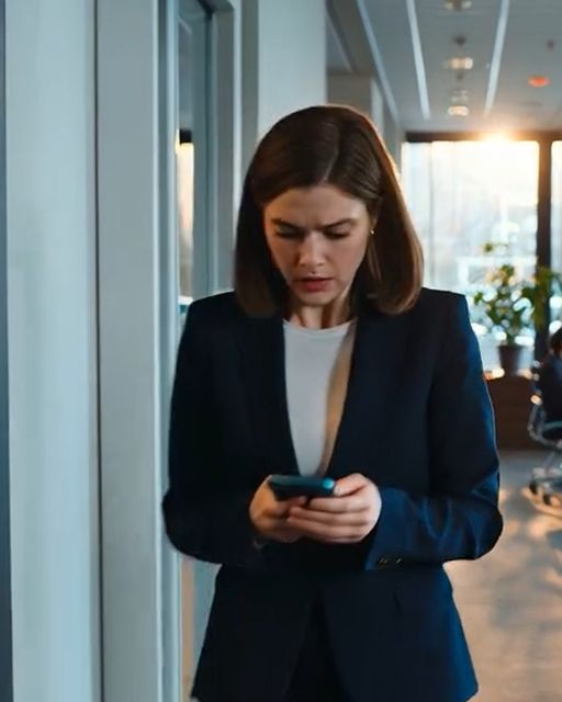 My Sister’s Wedding Planner Called At 7:12 A.m.—and That’s When My Family Tried To Erase Me