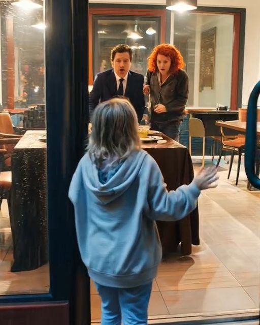 The Night A Soaked Little Girl Walked Into A Manhattan Restaurant, Pointed At A Crime Boss’s Plate, And Begged Him Not To Take Another Bite