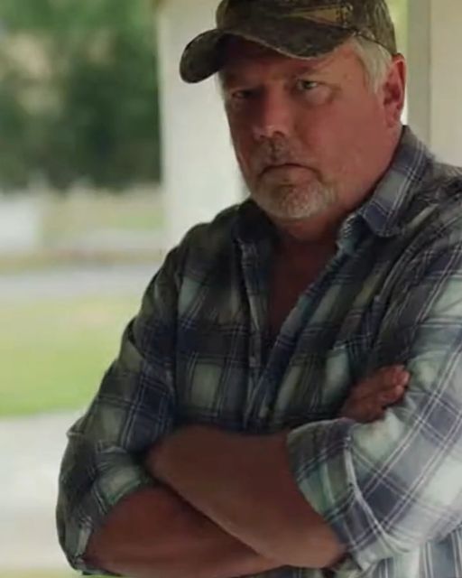 I Asked My Neighbor To Trim His Hedge—he Threw A Brick Through My Window Instead