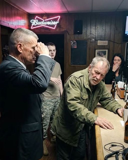 He Grabbed The Quiet Old Man’s Arm. Then A General’s “redline” Began To Ring.