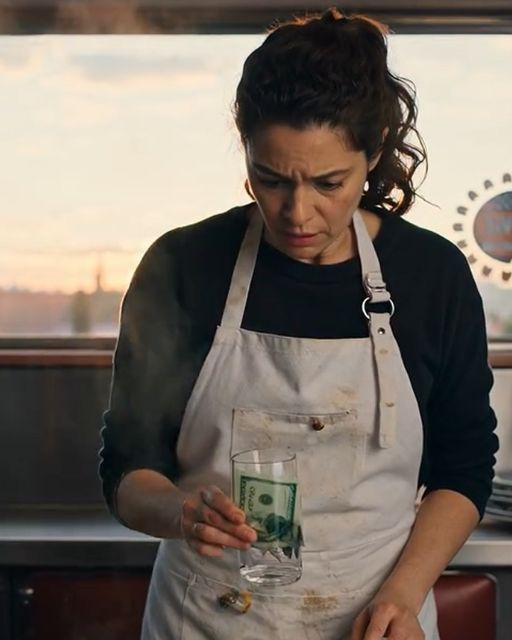 I Was Washing Dishes In A Diner – He Tipped $500 And Asked My Name. My Rich Grandpa Would’ve Never Believed What Happened Next.