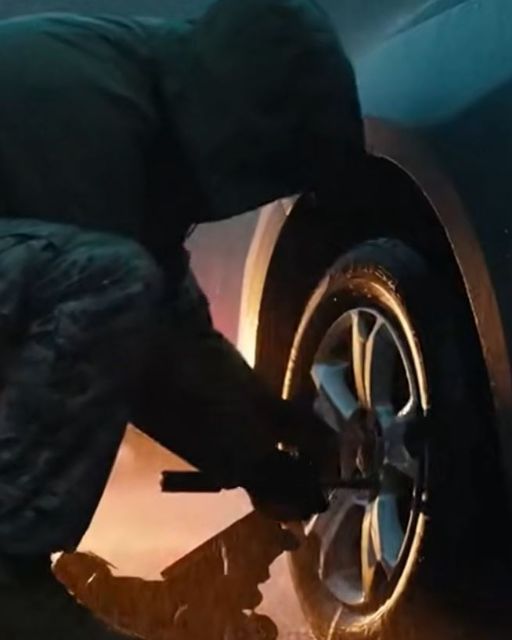 The Soldier Fixed My Flat Tire. Then I Saw My Missing Husband’s Watch On His Wrist.