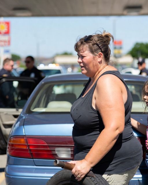 The ‘karen’ Smashed The Dad’s Window With A Tire Iron. The Police Thanked Her.